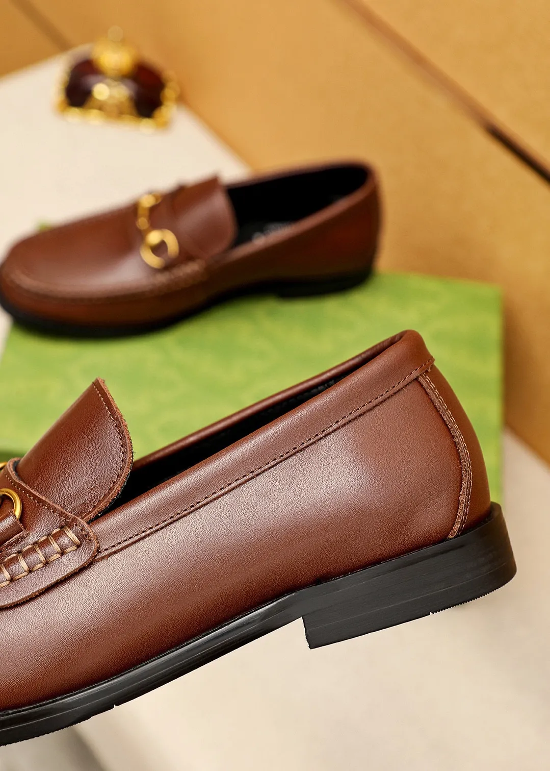Men's shoes 💰460 💐 Product trademark: GUCCI "Gucci" casual leather shoes Regular size: 38-44 (45🉑️customized) Product materials: Selected imported first-layer calfskin upper + luxury hardware buckle, imported water-dyed cowhide leather lining. Strong three-dimensional visual effect, original combination outsole Color: 3⃣️colors available